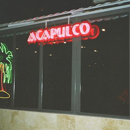 Motel Acapulco Jerevan Buitenkant foto