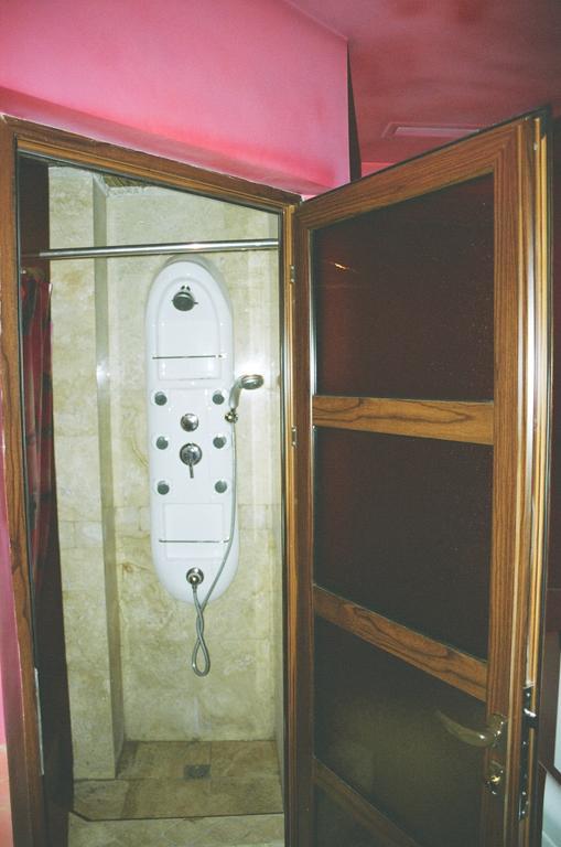 Motel Acapulco Jerevan Buitenkant foto