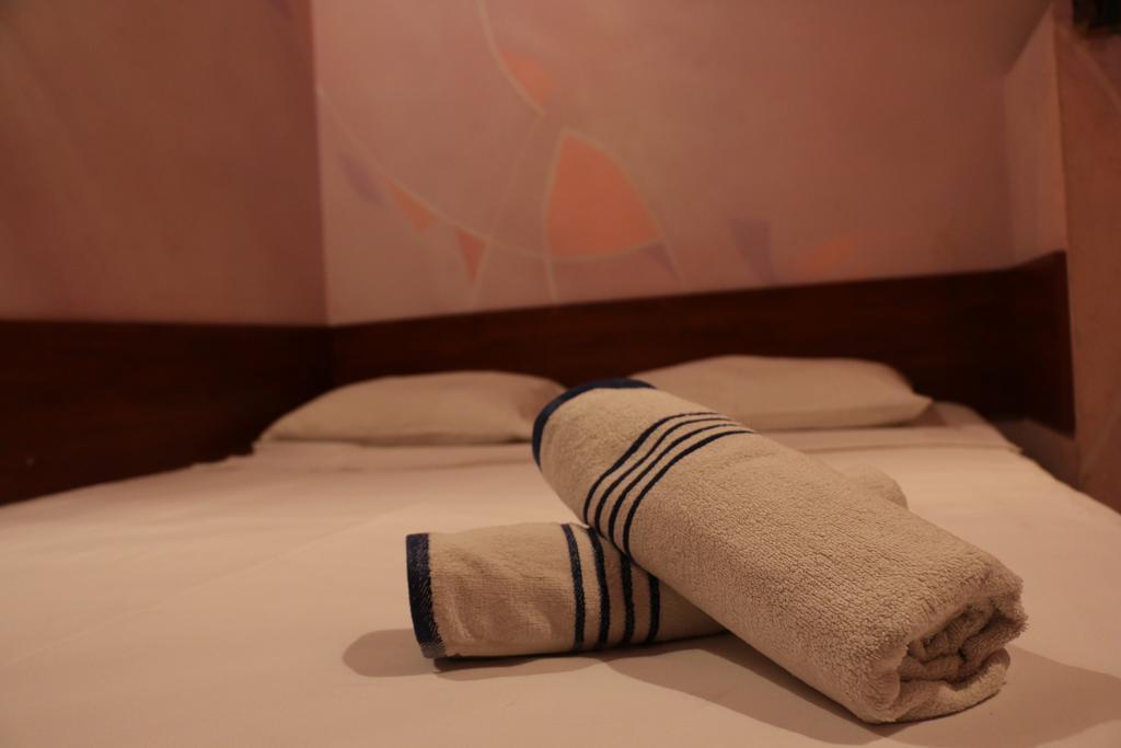Motel Acapulco Jerevan Buitenkant foto